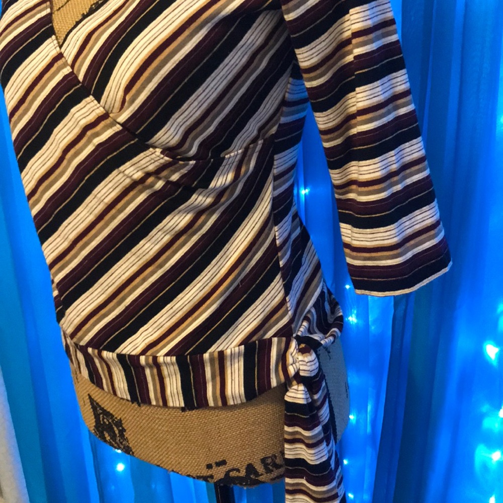 ✨ 1/2 Sleeve Top ✨ - Picture 4 of 5